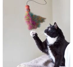 KONG Cat Wubba Boa Teaser 7 KONG Cat Wubba Boa Teaser -Gatoskilo Petshop Store kong cat wubba boa teaser 2